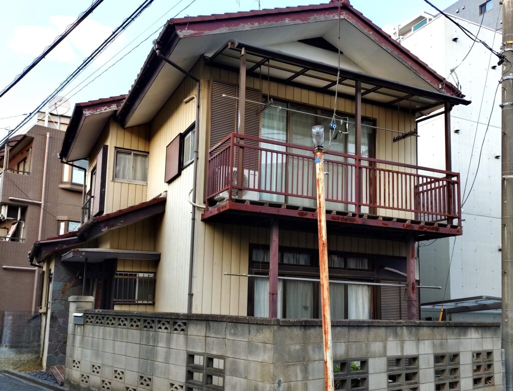 A image of 駅徒歩４分・南西角地・土地約３７坪